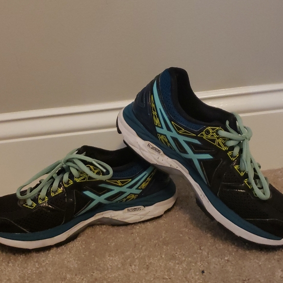 Asics - Picture 2 of 3